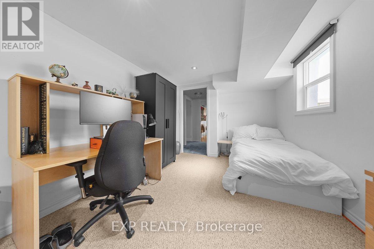 396 Hatfield Crescent Property Photo 23