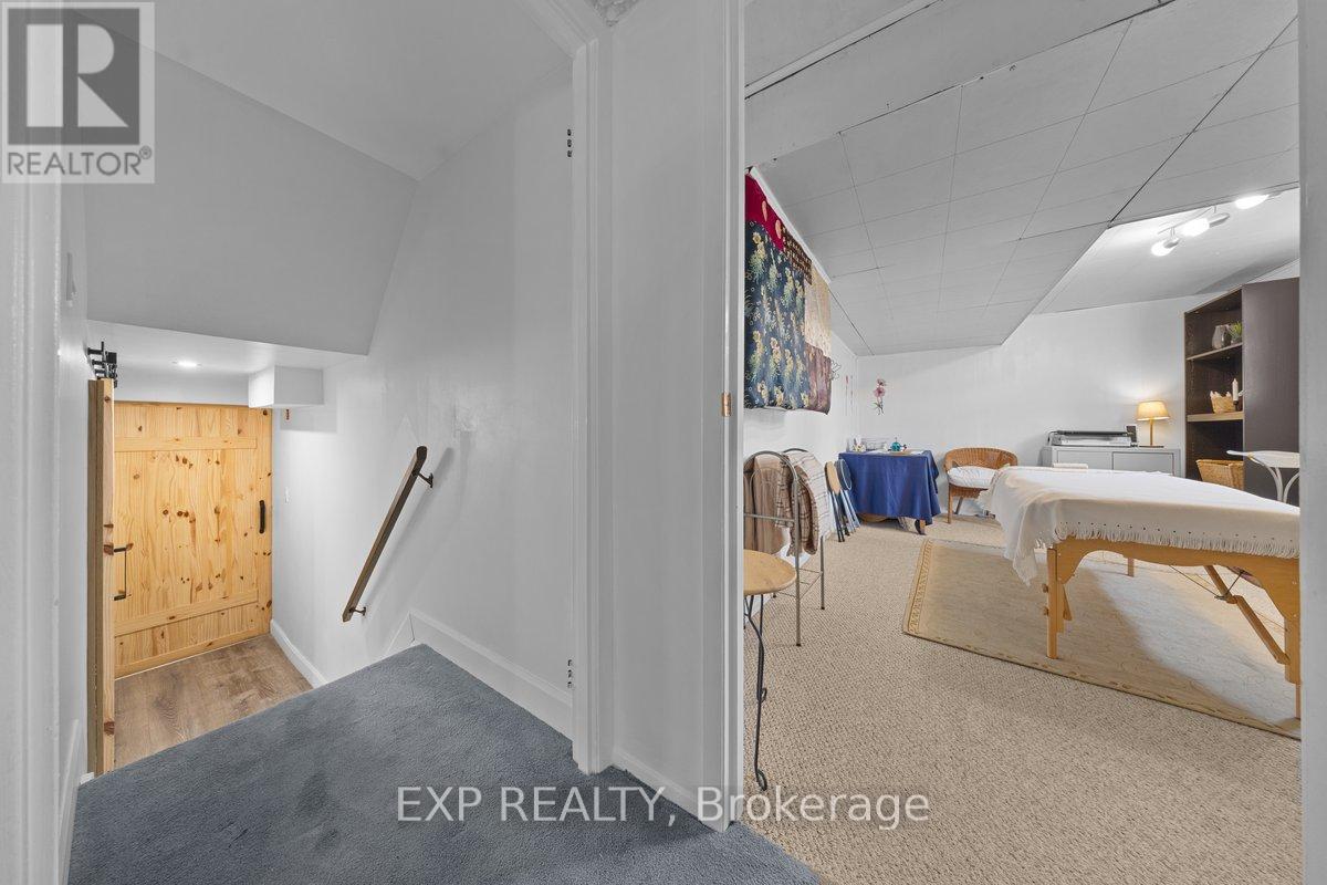 396 Hatfield Crescent Property Photo 25