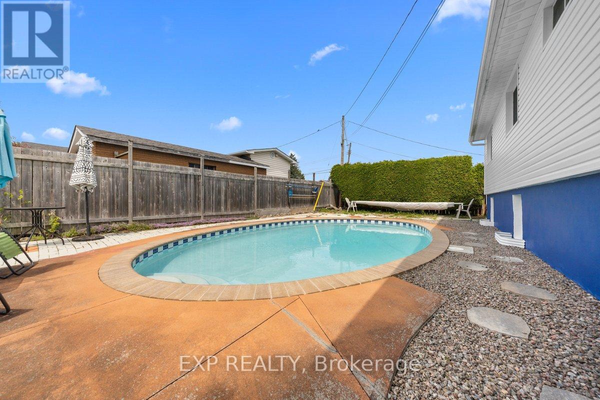 396 Hatfield Crescent Property Photo 30