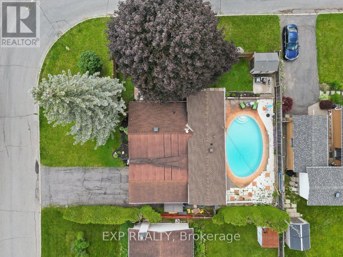 396 Hatfield Crescent Property Photo 33