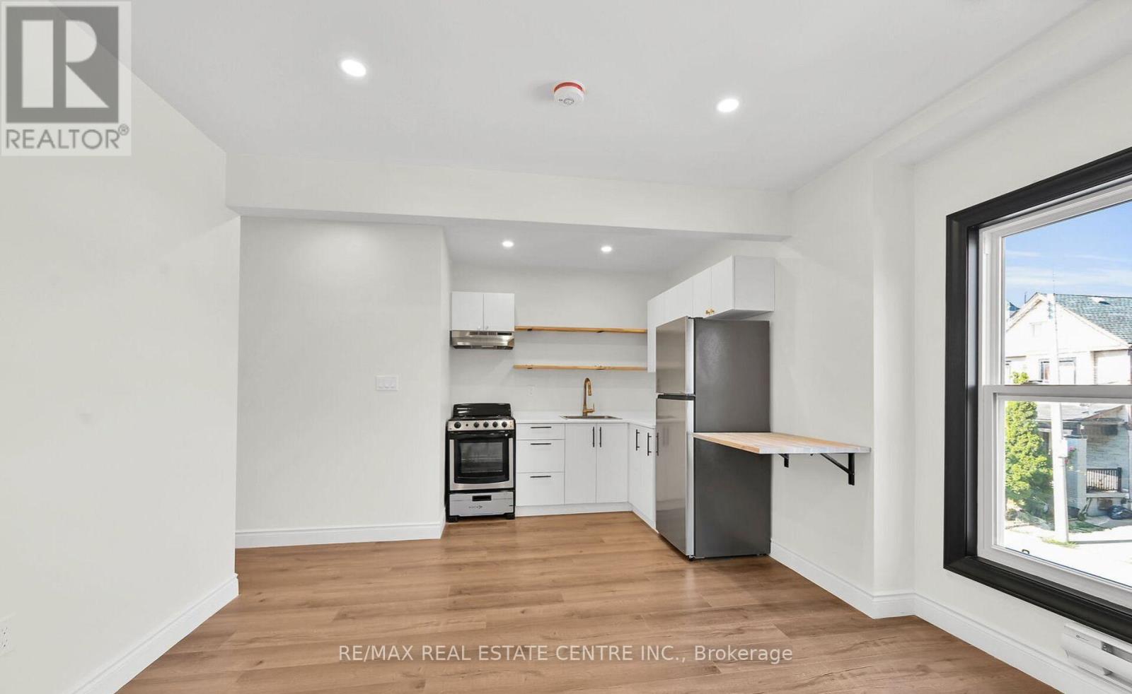 68 Kinrade Avenue Property Photo 3