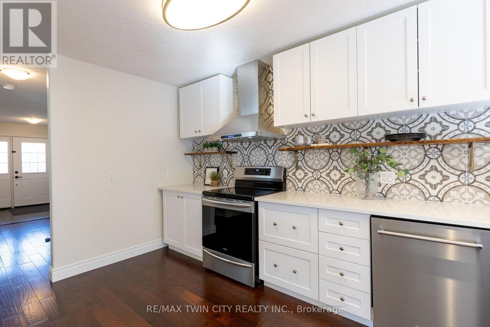 569 Violet Street Property Photo 4