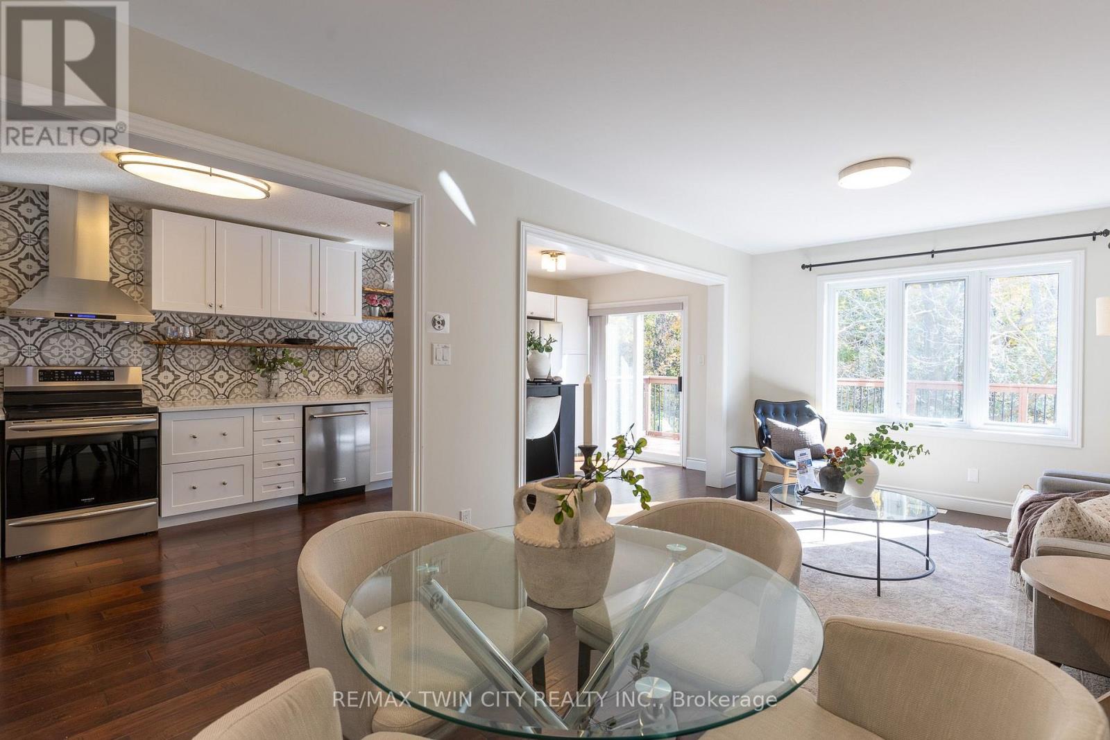 569 Violet Street Property Photo 7