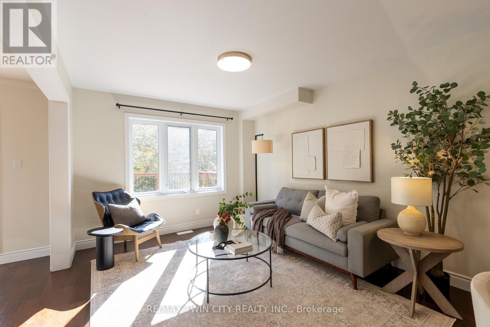 569 Violet Street Property Photo 8