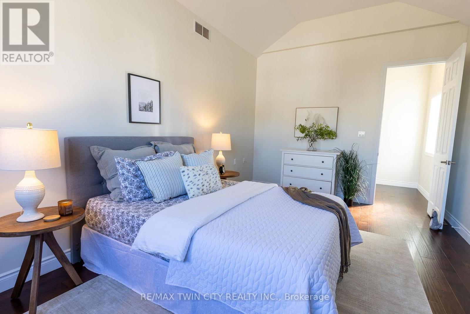 569 Violet Street Property Photo 16