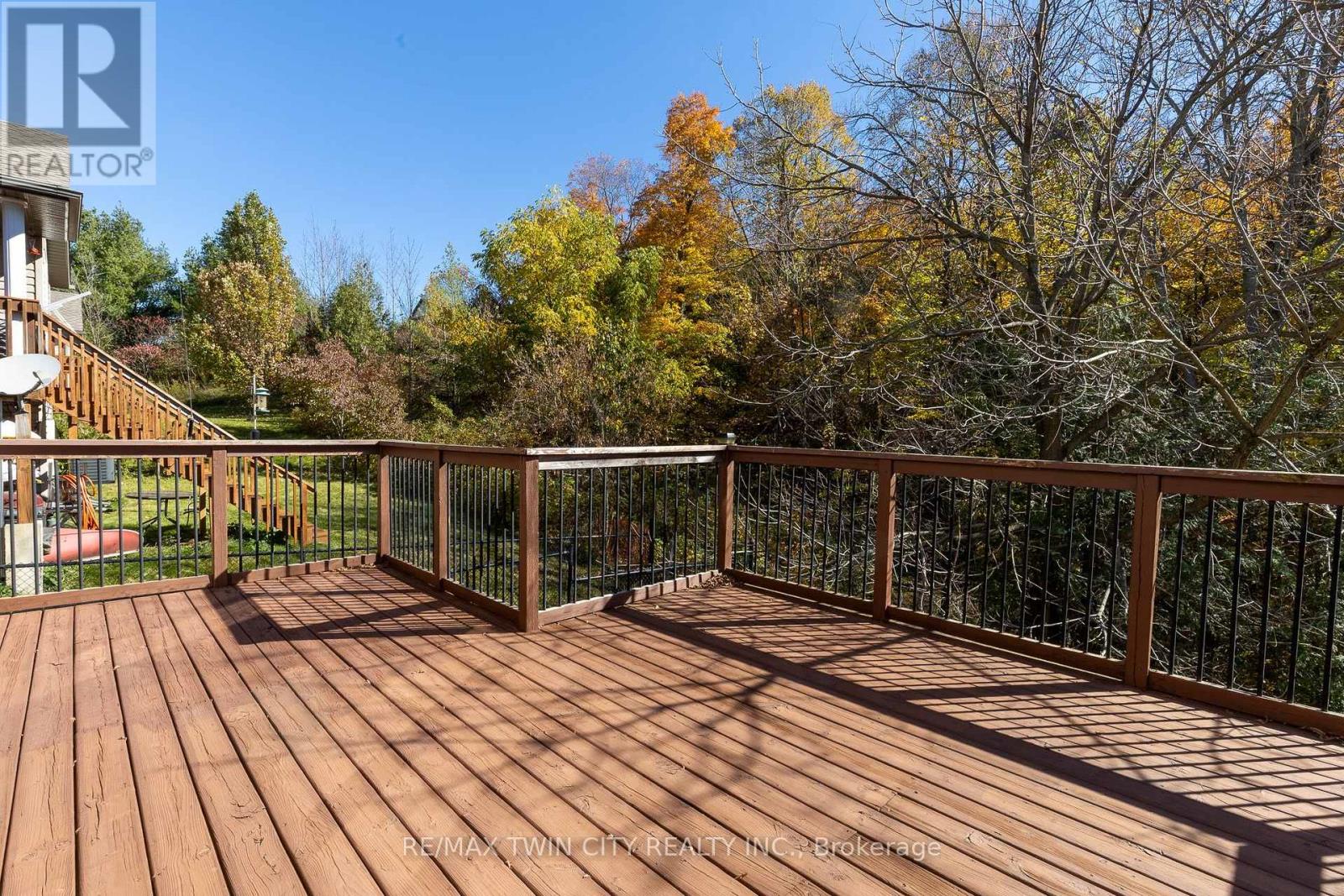 569 Violet Street Property Photo 33