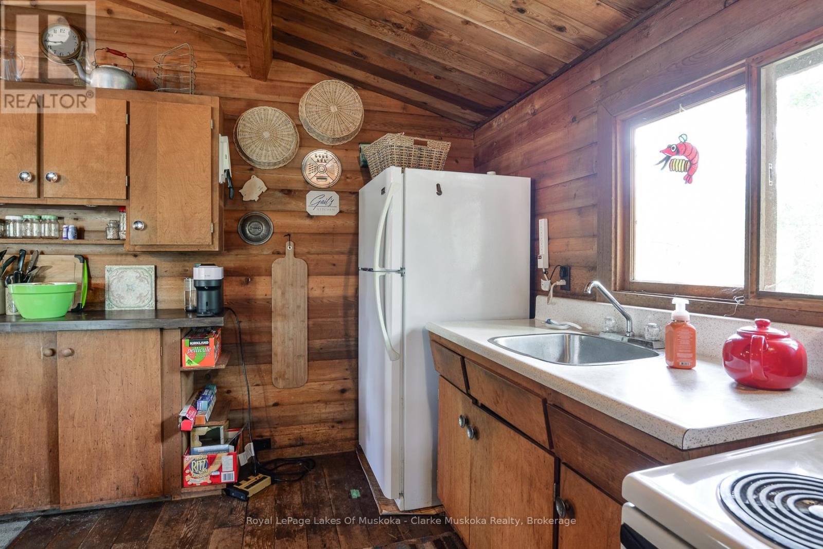 18 5kl Island Kahshe Lake Property Photo 14