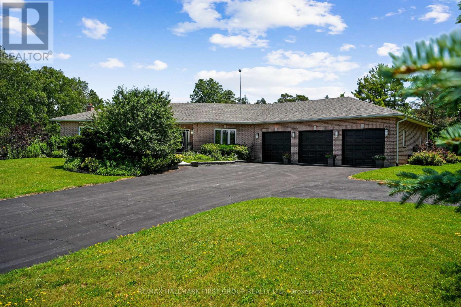 3211 Charbrook Crescent Property Photo 4