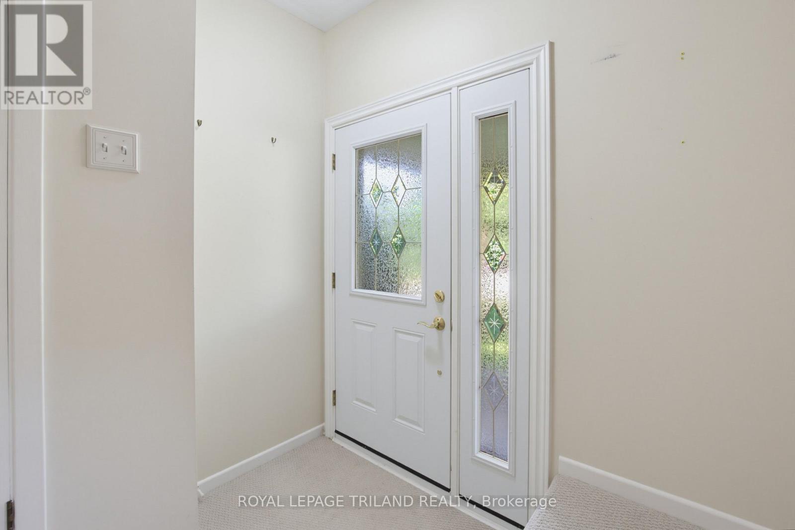 115 Champlain Crescent Property Photo 2