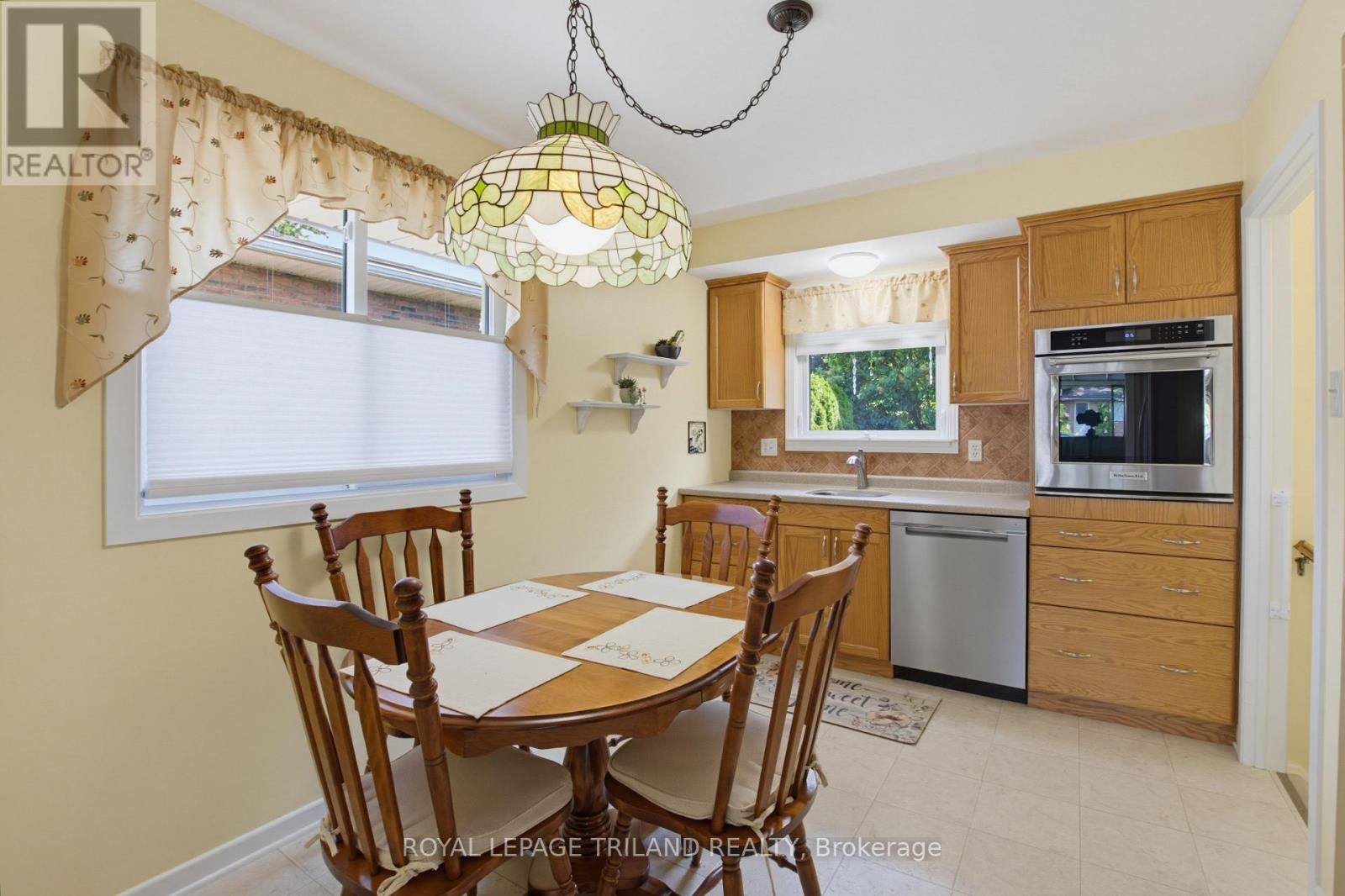 115 Champlain Crescent Property Photo 4