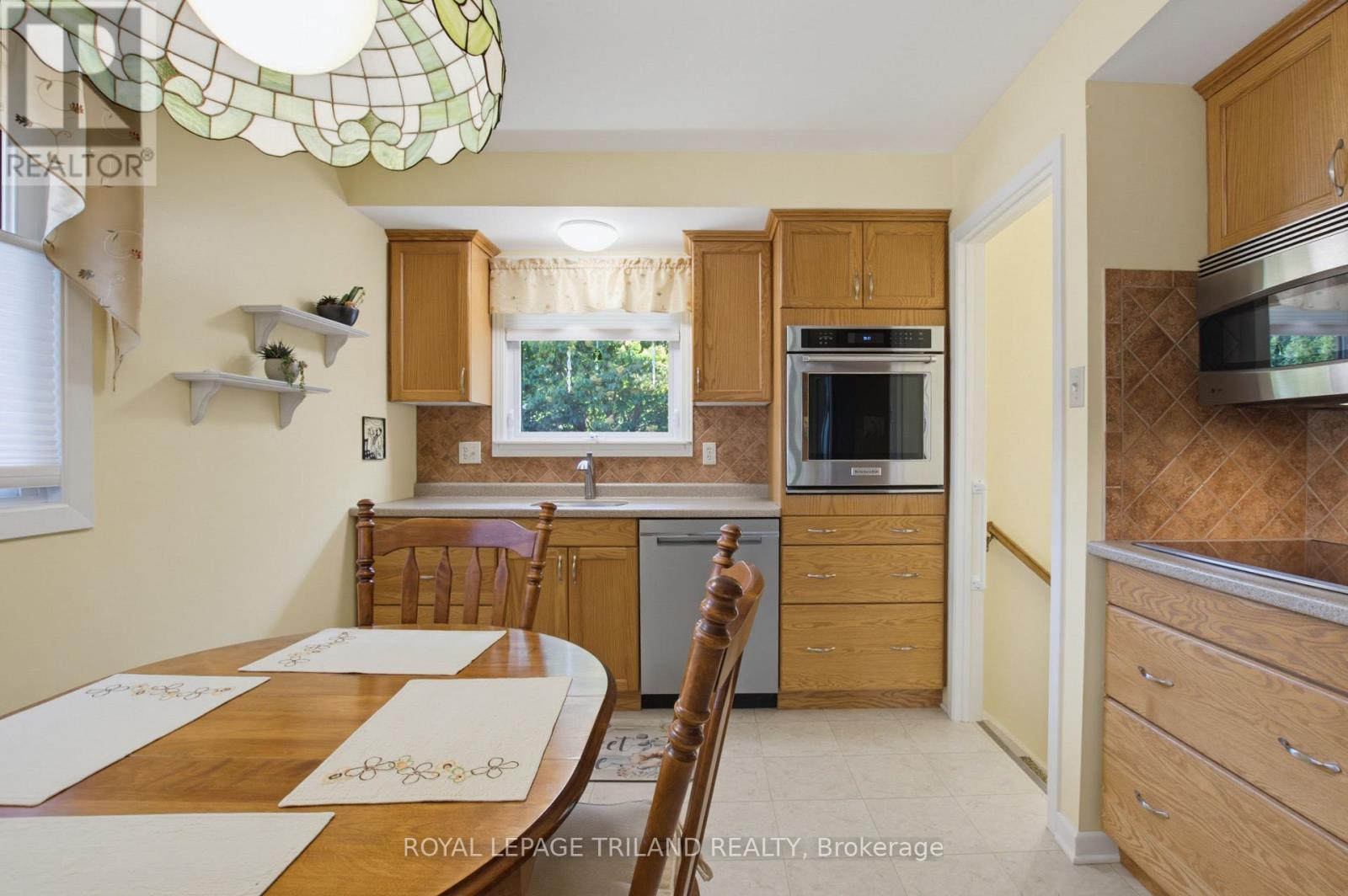 115 Champlain Crescent Property Photo 7