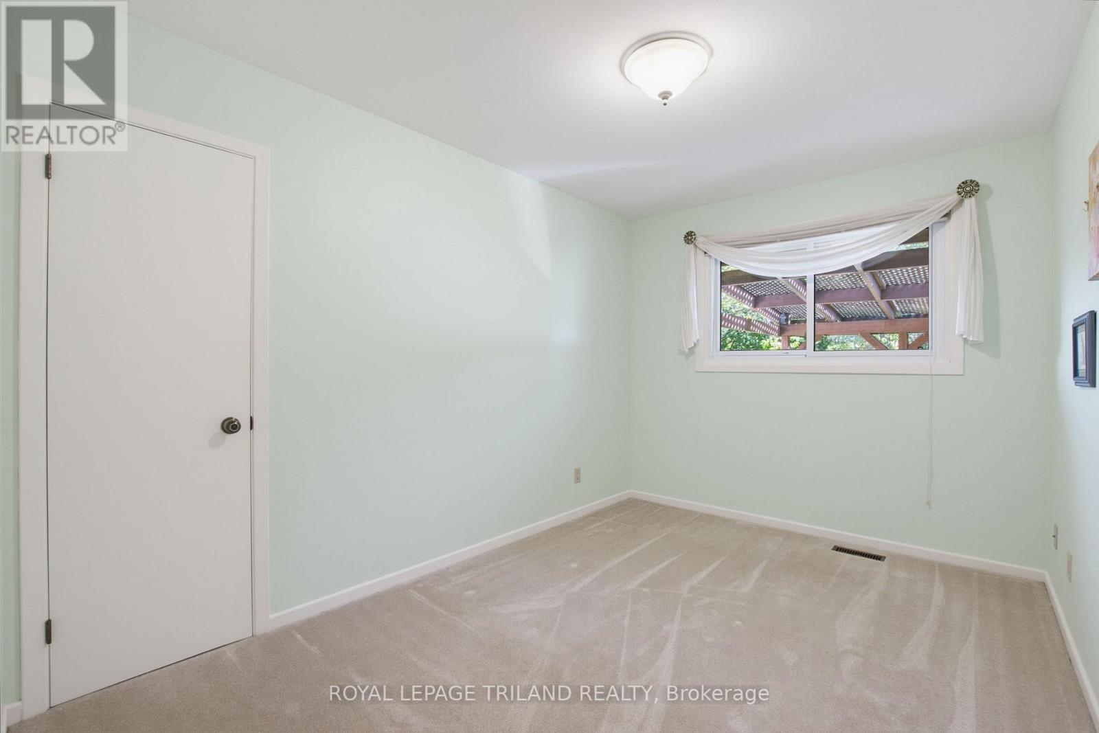 115 Champlain Crescent Property Photo 8