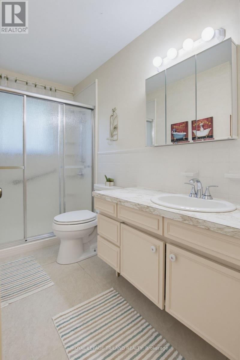115 Champlain Crescent Property Photo 11