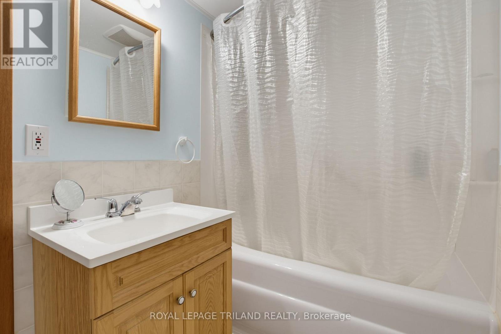 115 Champlain Crescent Property Photo 20