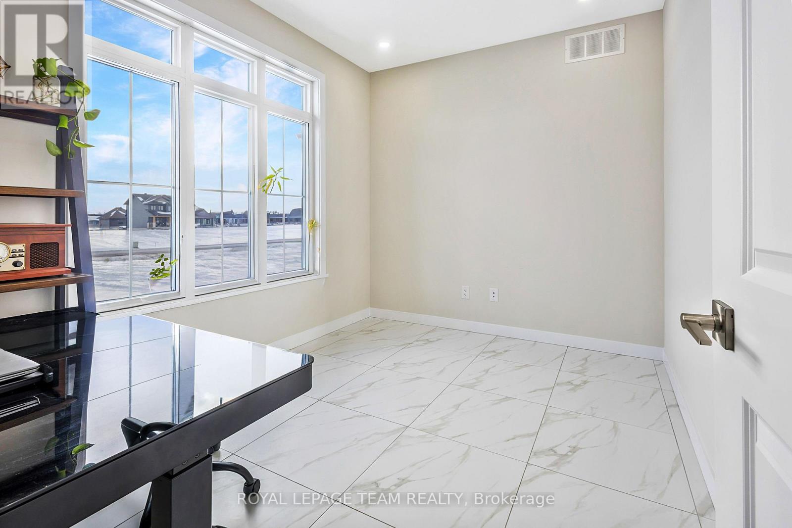 224 Trudeau Crescent Property Photo 36