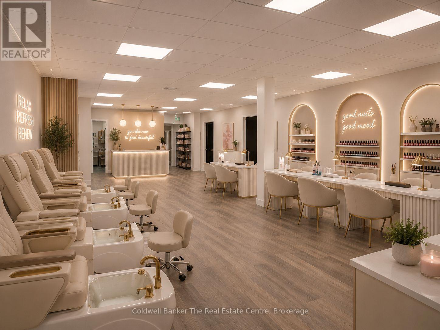 4 - 390 Muskoka Road S Property Photo 22