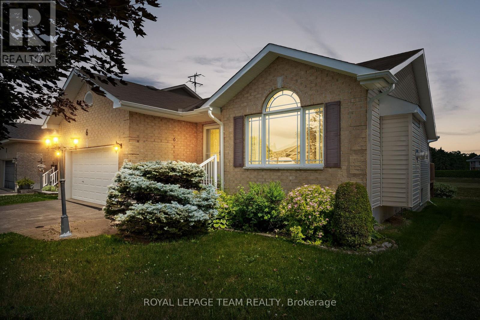 6 STONEHAVEN WAY Property Photo 1