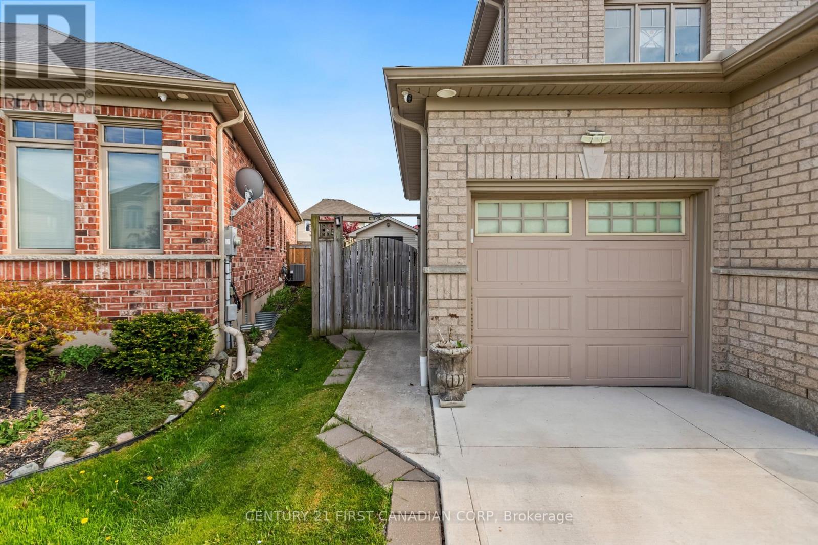 1479 Sandpiper Drive E Property Photo 3