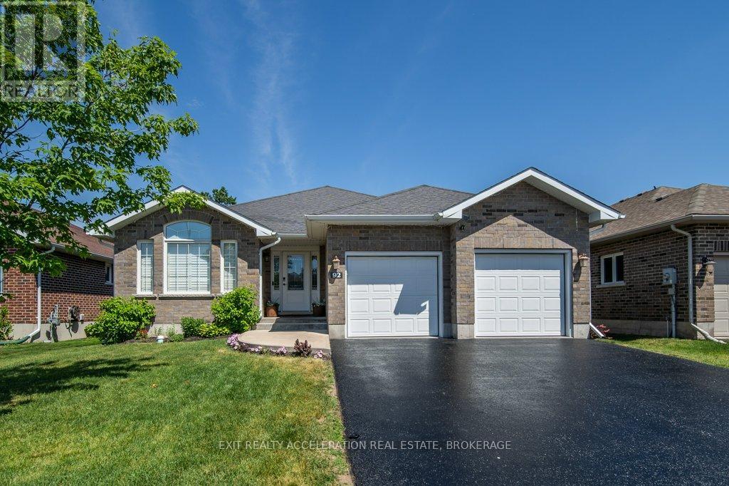 92 Hartwood Crescent Property Photo 1