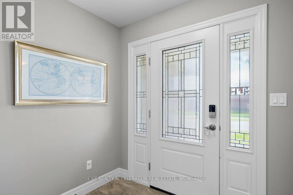 92 Hartwood Crescent Property Photo 3