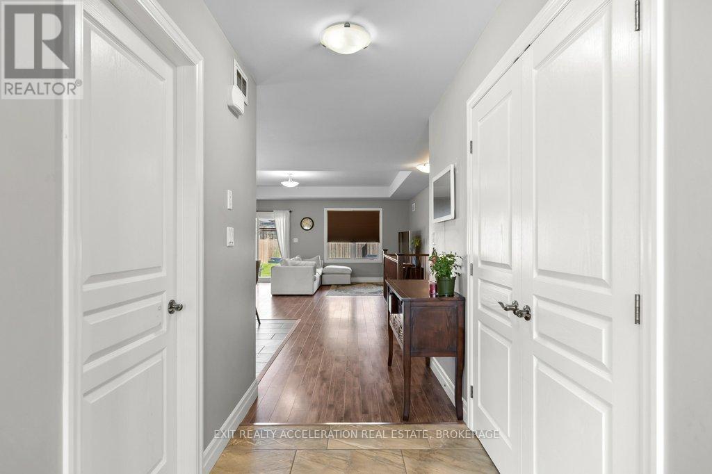 92 Hartwood Crescent Property Photo 4