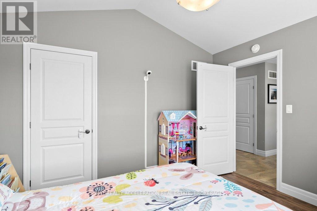 92 Hartwood Crescent Property Photo 6