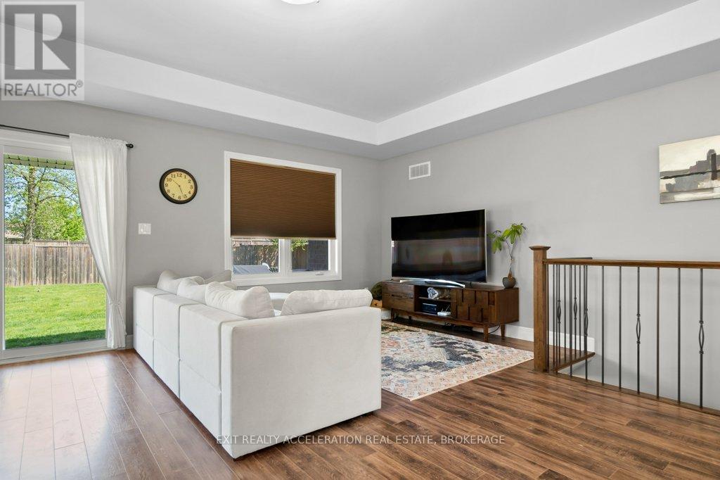 92 Hartwood Crescent Property Photo 11