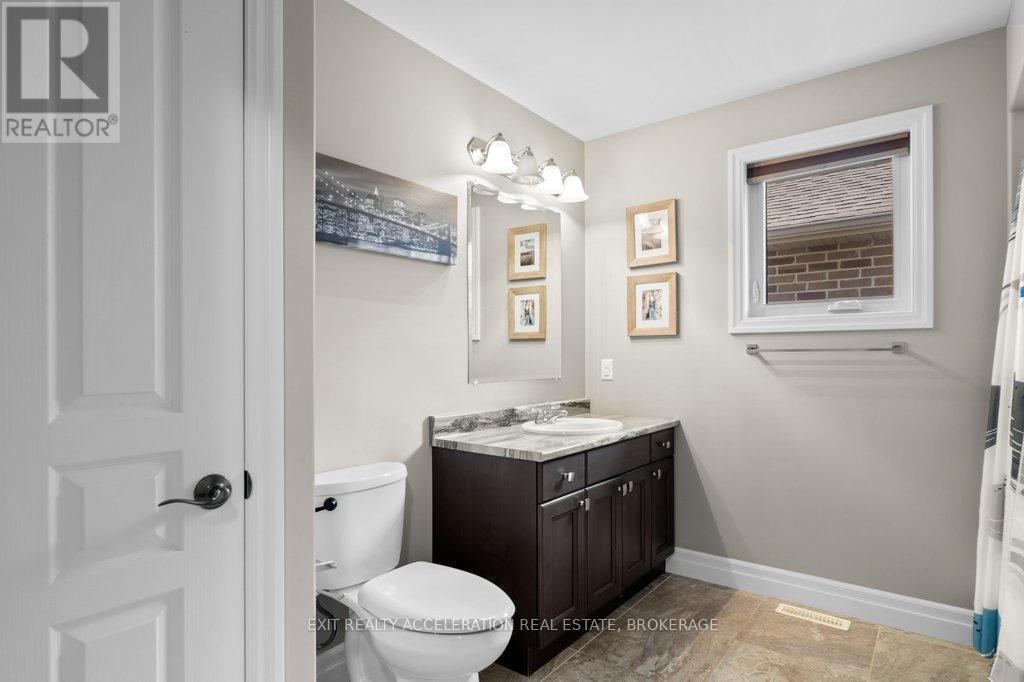 92 Hartwood Crescent Property Photo 22