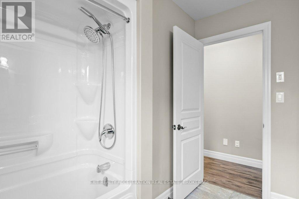92 Hartwood Crescent Property Photo 23