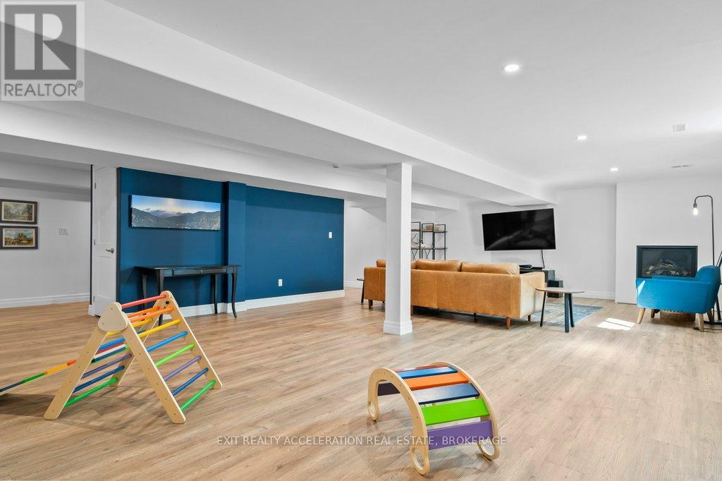 92 Hartwood Crescent Property Photo 29