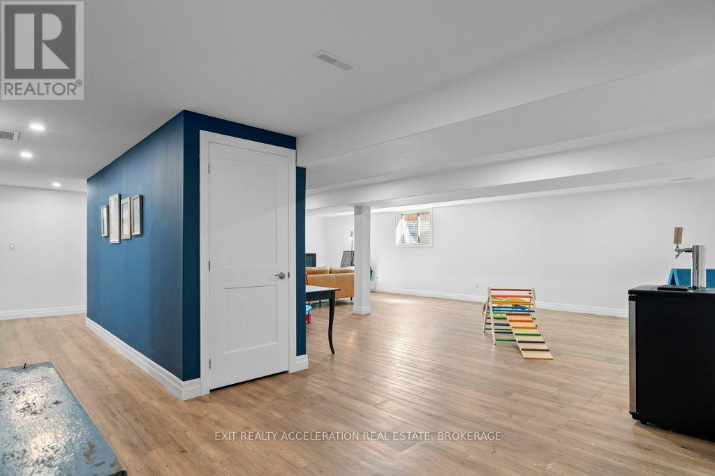 92 Hartwood Crescent Property Photo 32
