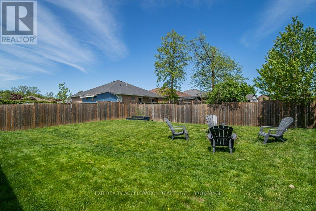 92 Hartwood Crescent Property Photo 42