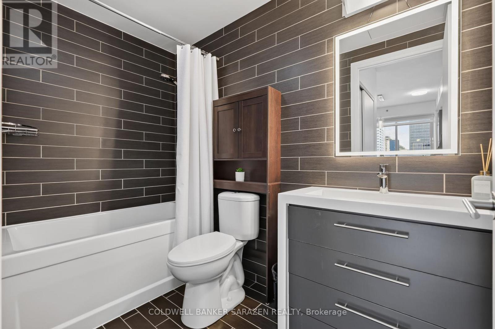 1702 - 428 Sparks Street Property Photo 16