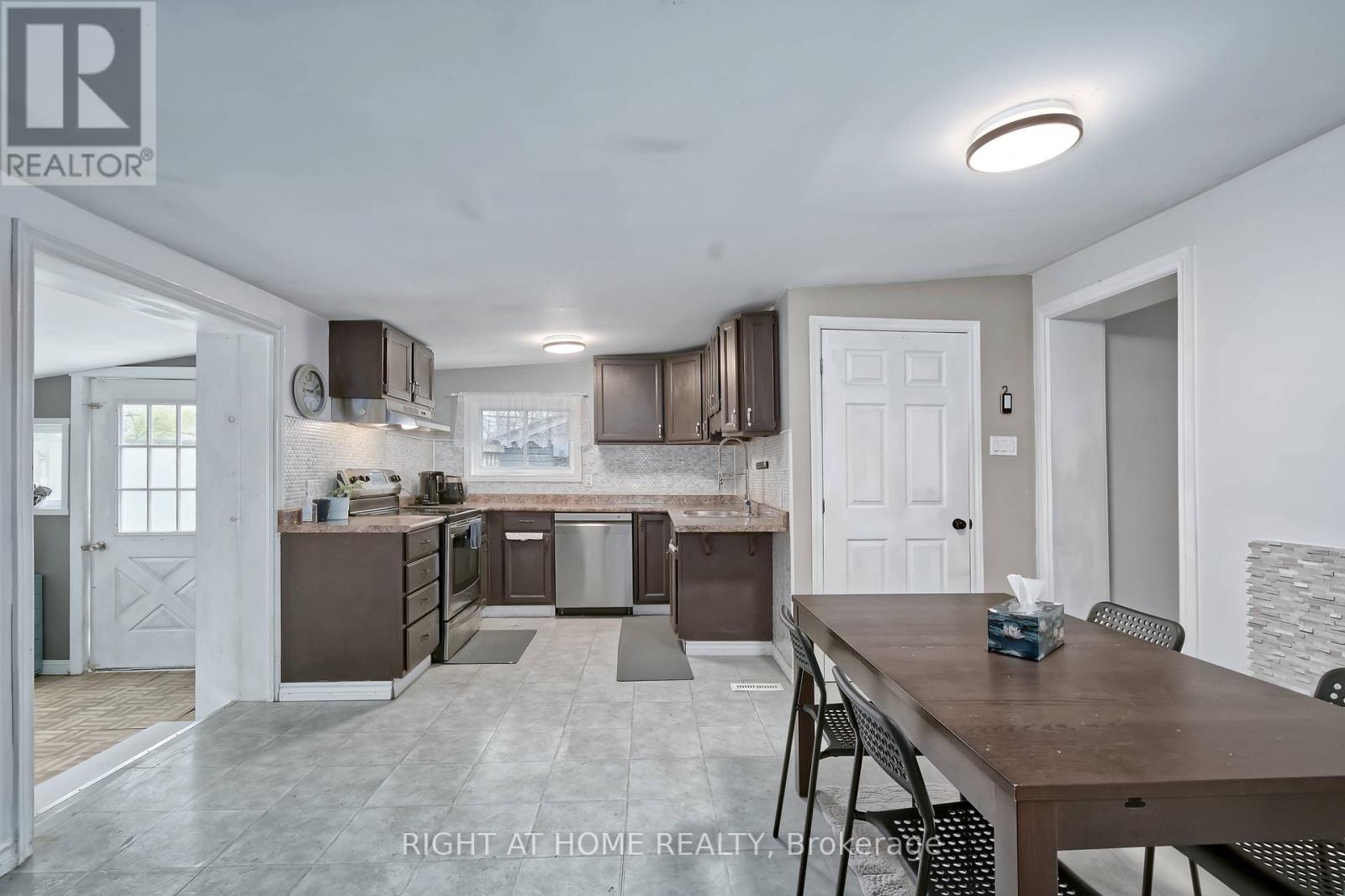 10 Pegler Street Property Photo 18