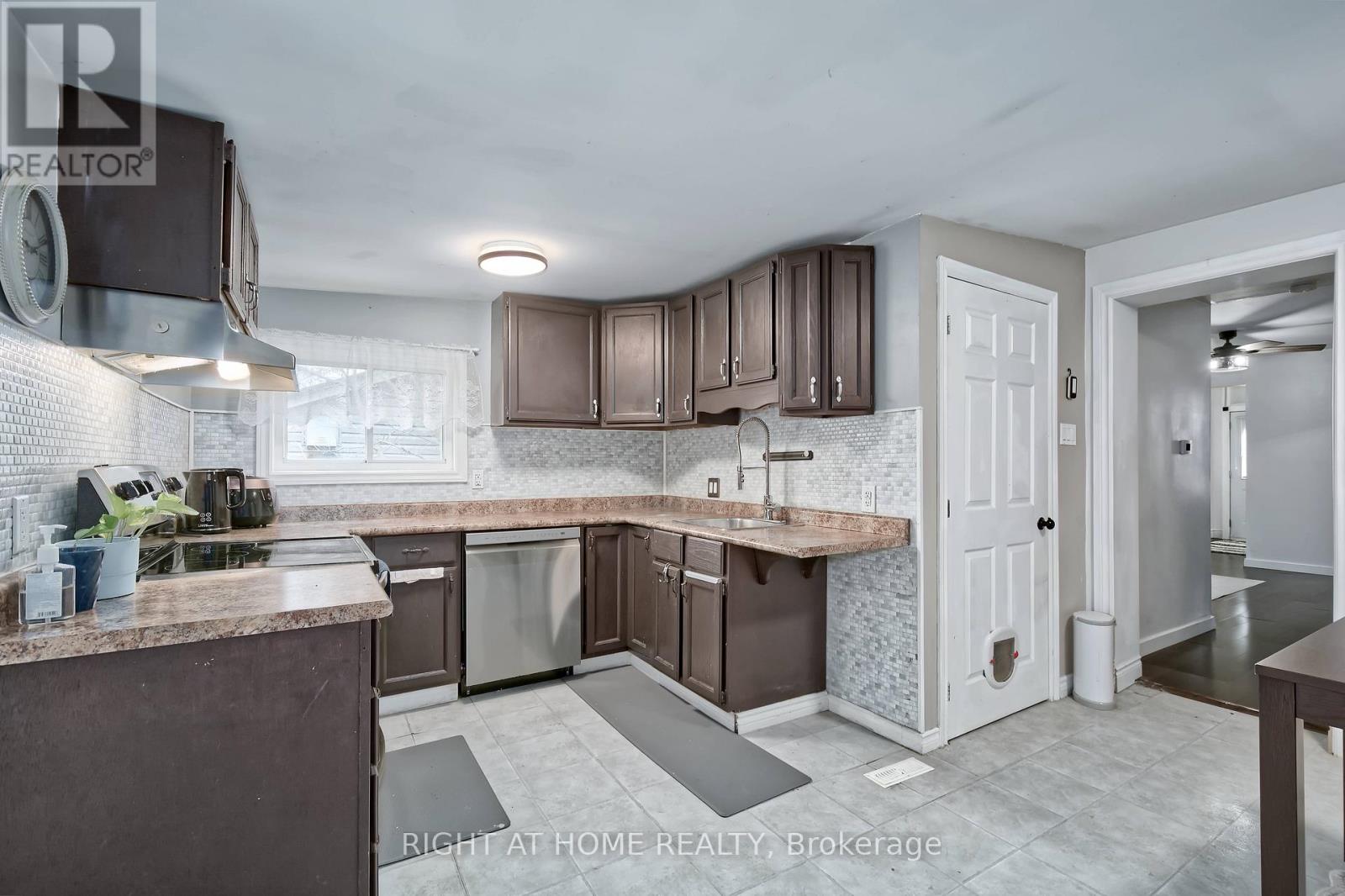 10 Pegler Street Property Photo 20