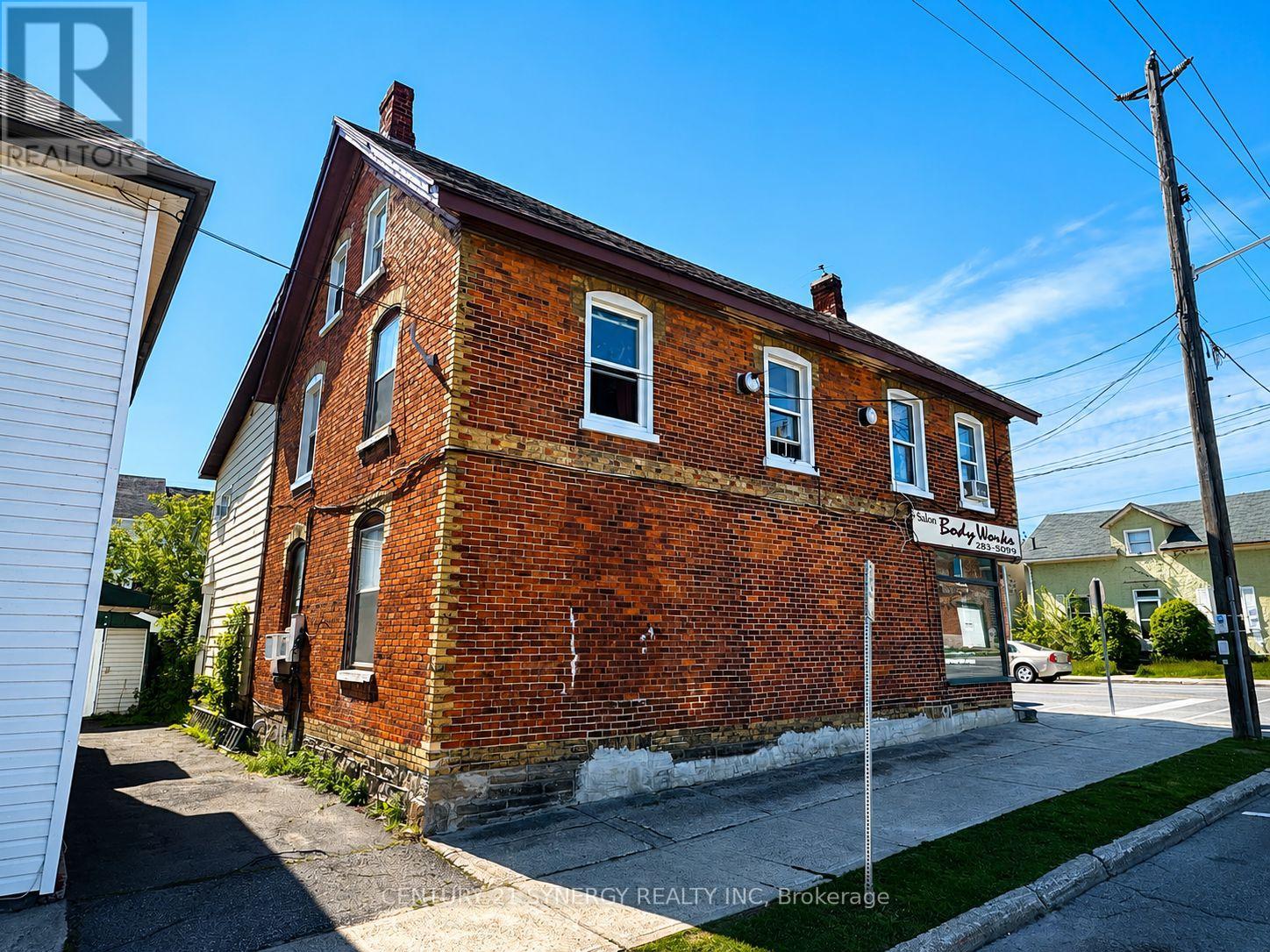 18 Market Street N Property Photo 4