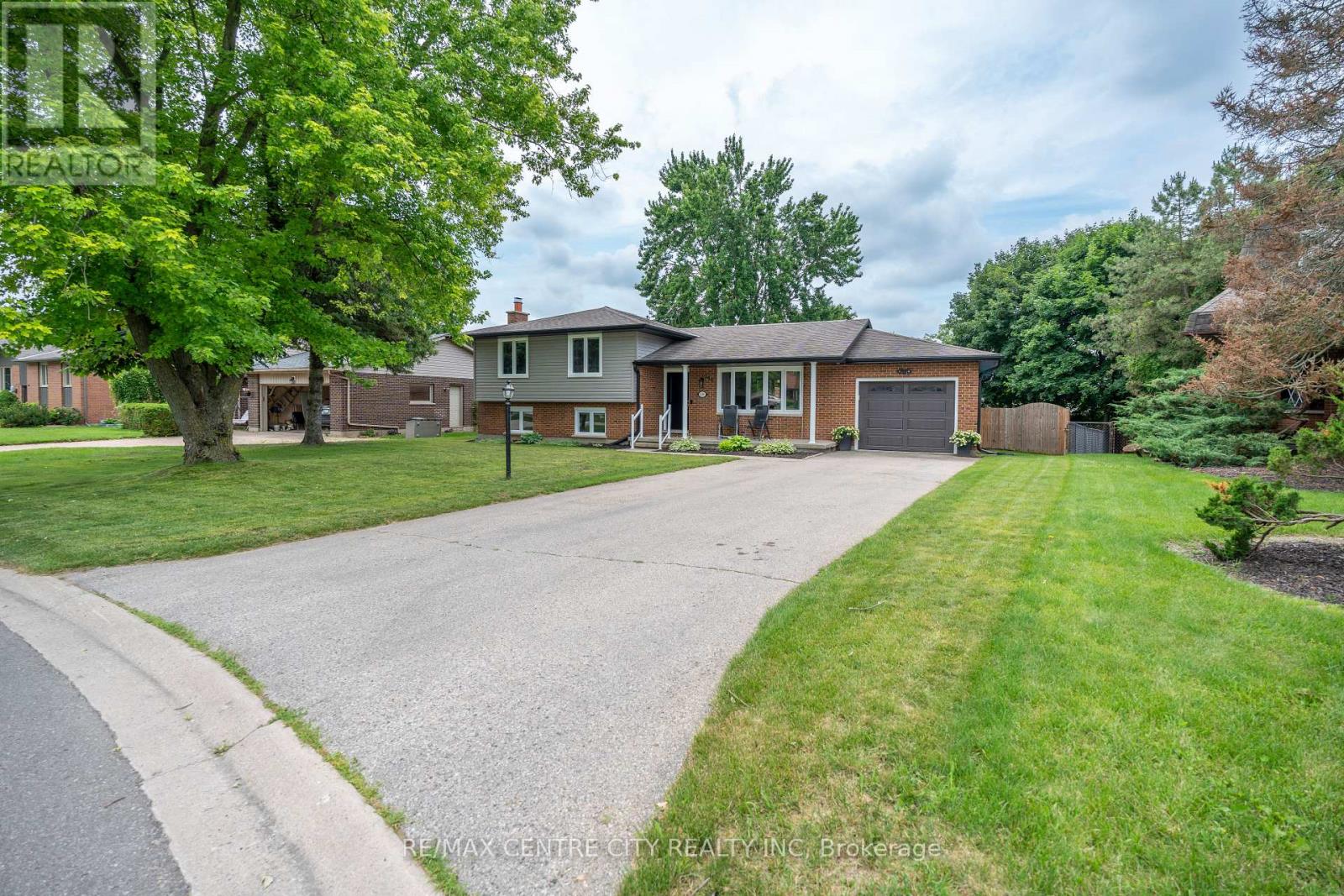 159 Sherwood Crescent Property Photo 1