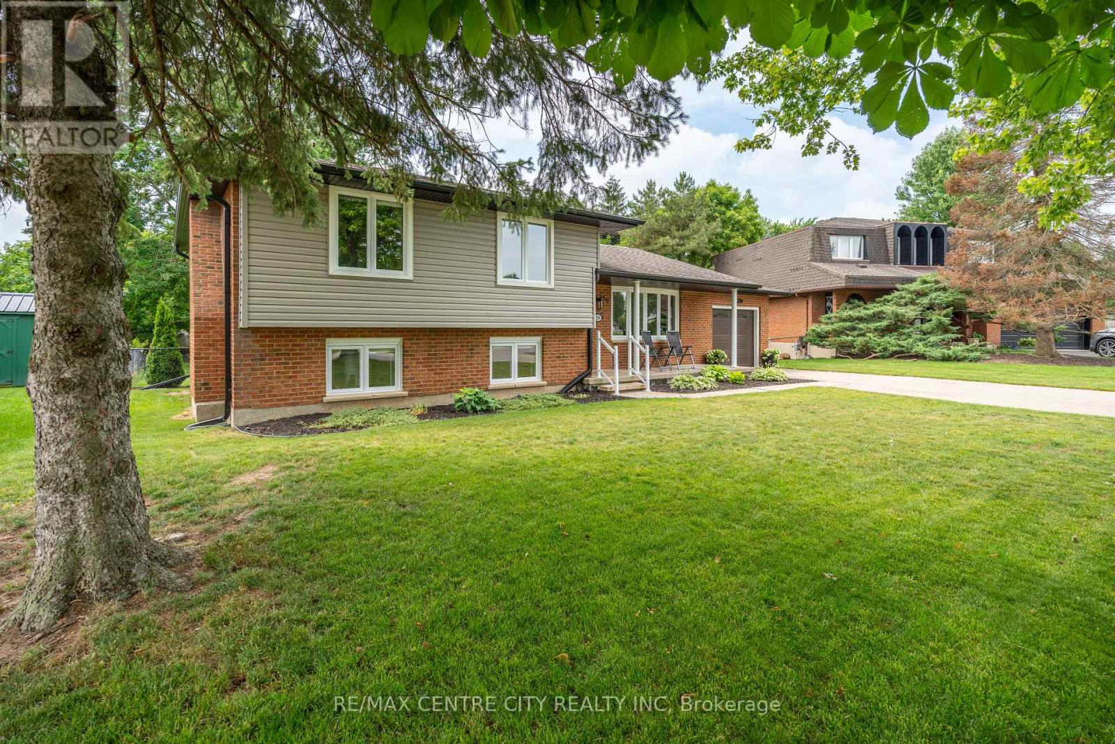 159 Sherwood Crescent Property Photo 3