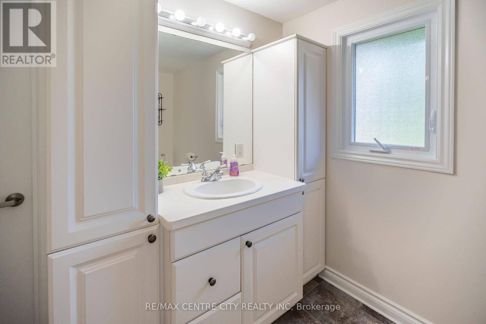 159 Sherwood Crescent Property Photo 34