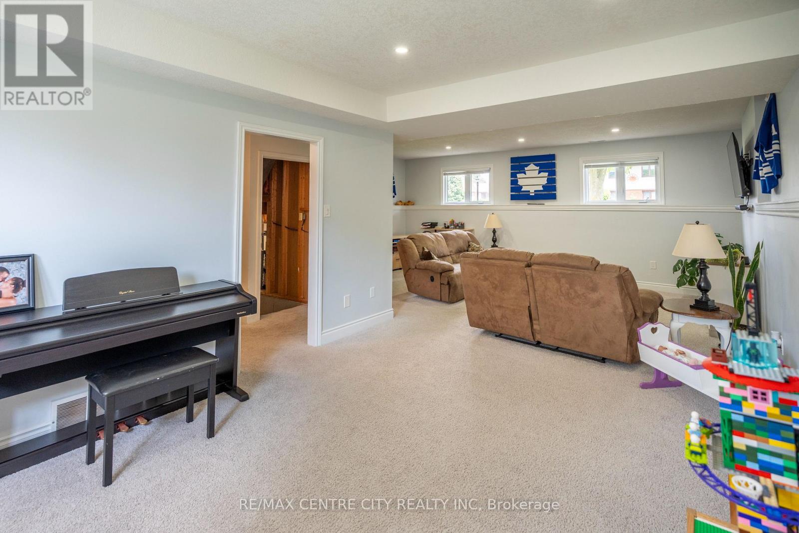 159 Sherwood Crescent Property Photo 43
