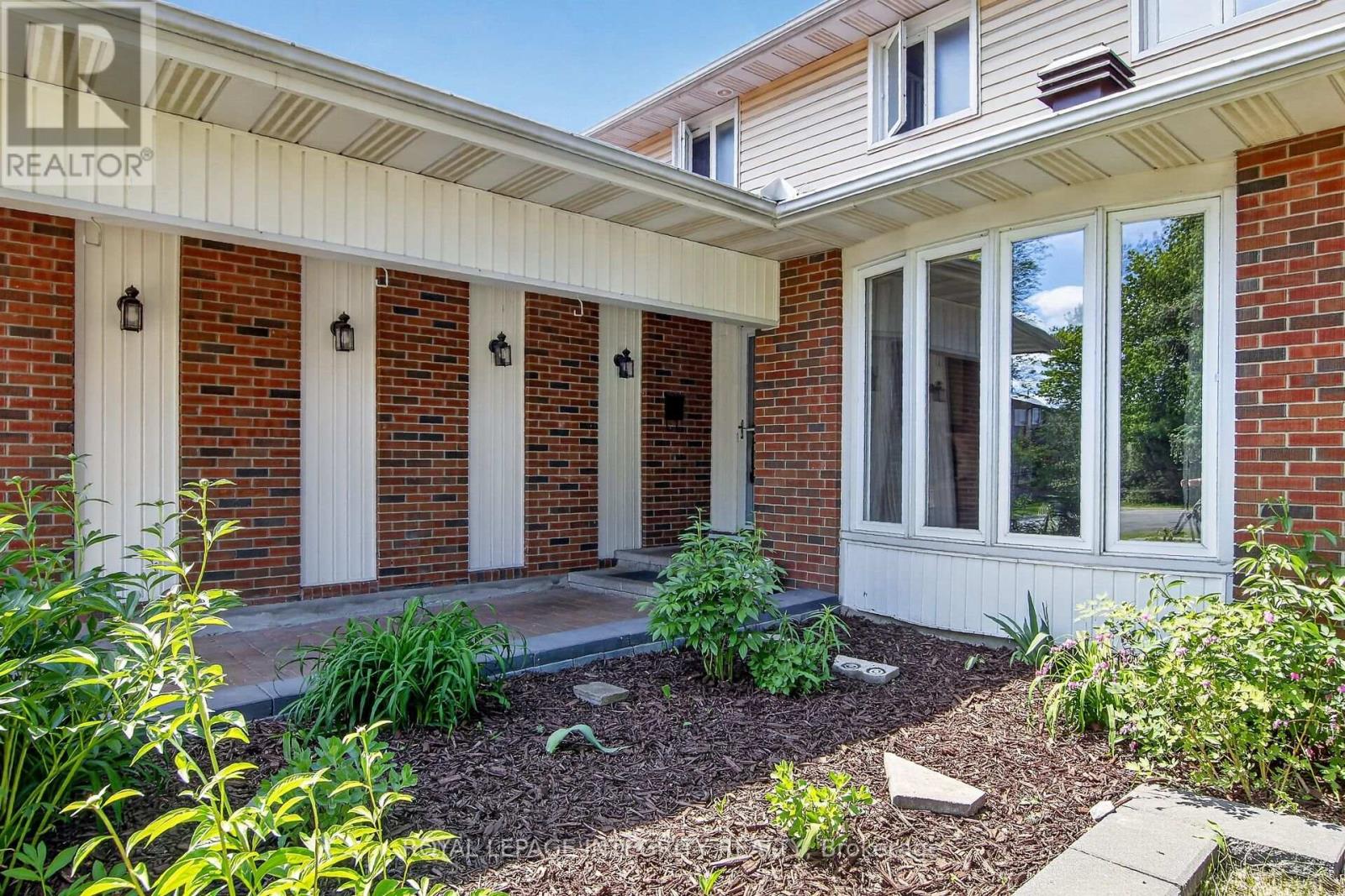 1646 Grey Nuns Drive Property Photo 3