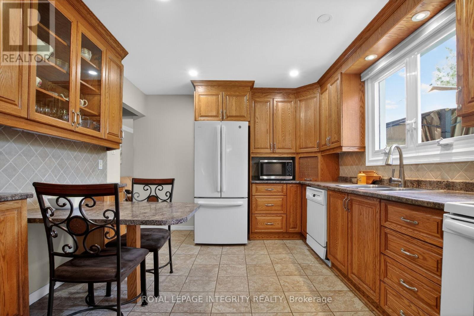 1646 Grey Nuns Drive Property Photo 14