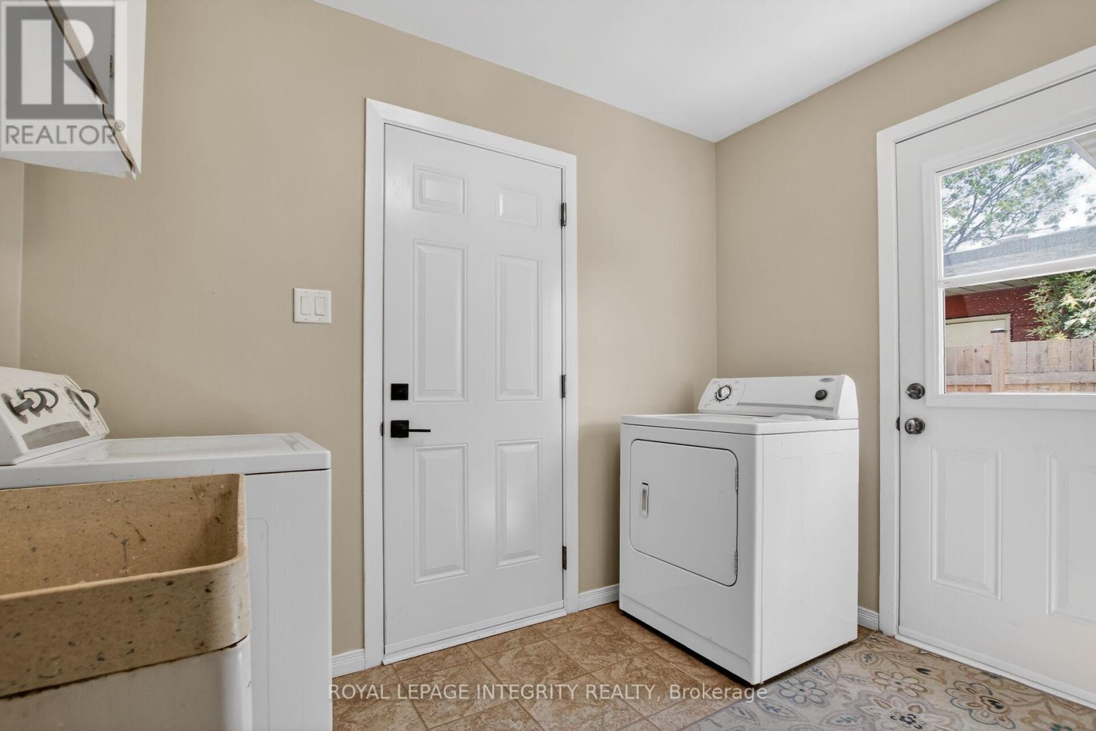 1646 Grey Nuns Drive Property Photo 18