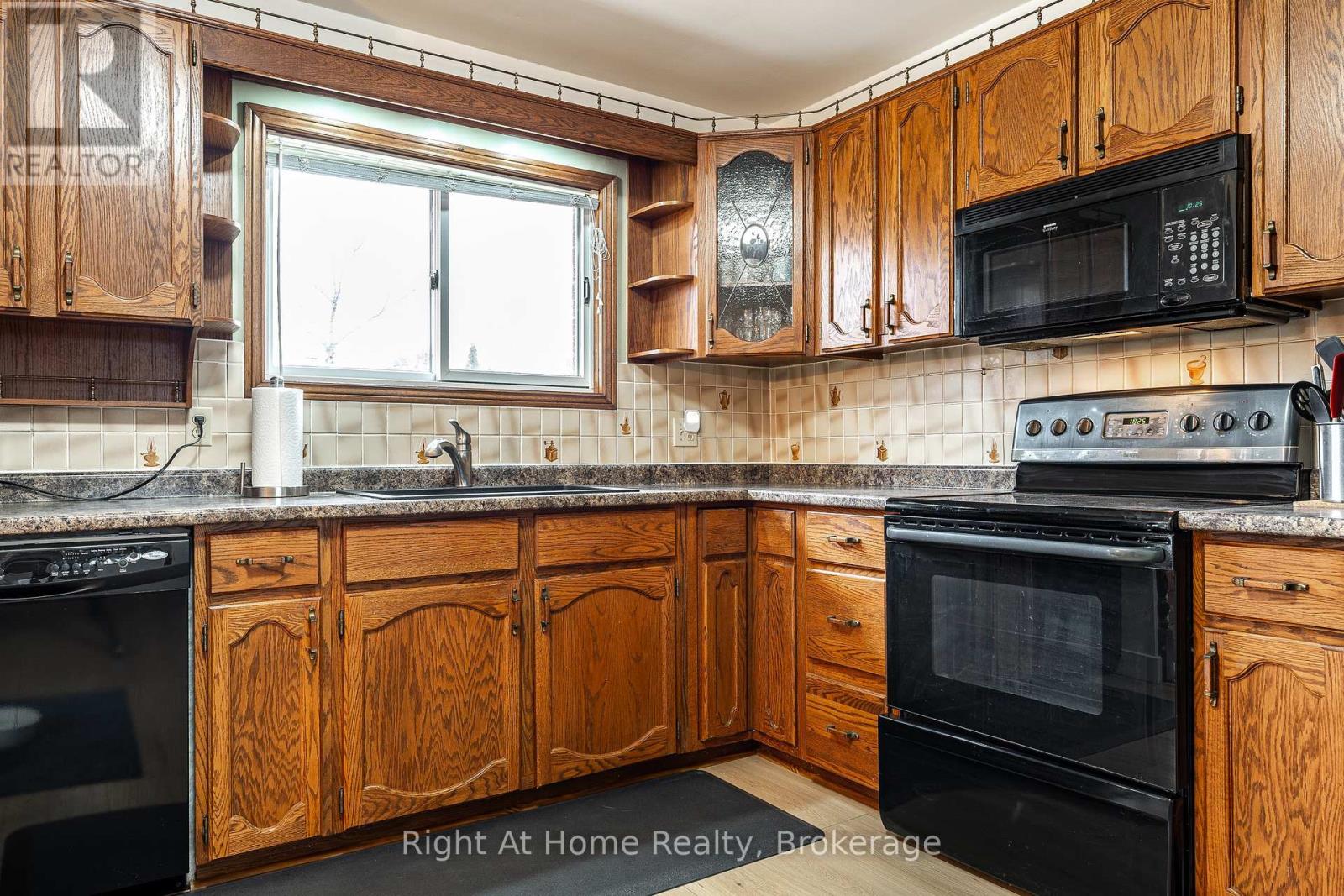 34 White Street Property Photo 14