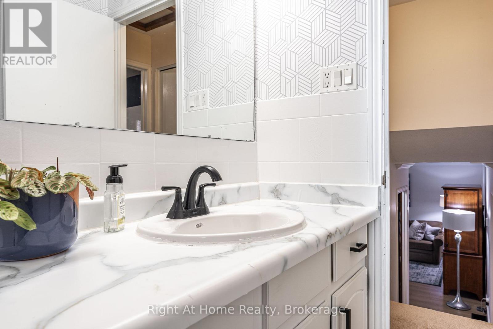 34 White Street Property Photo 33
