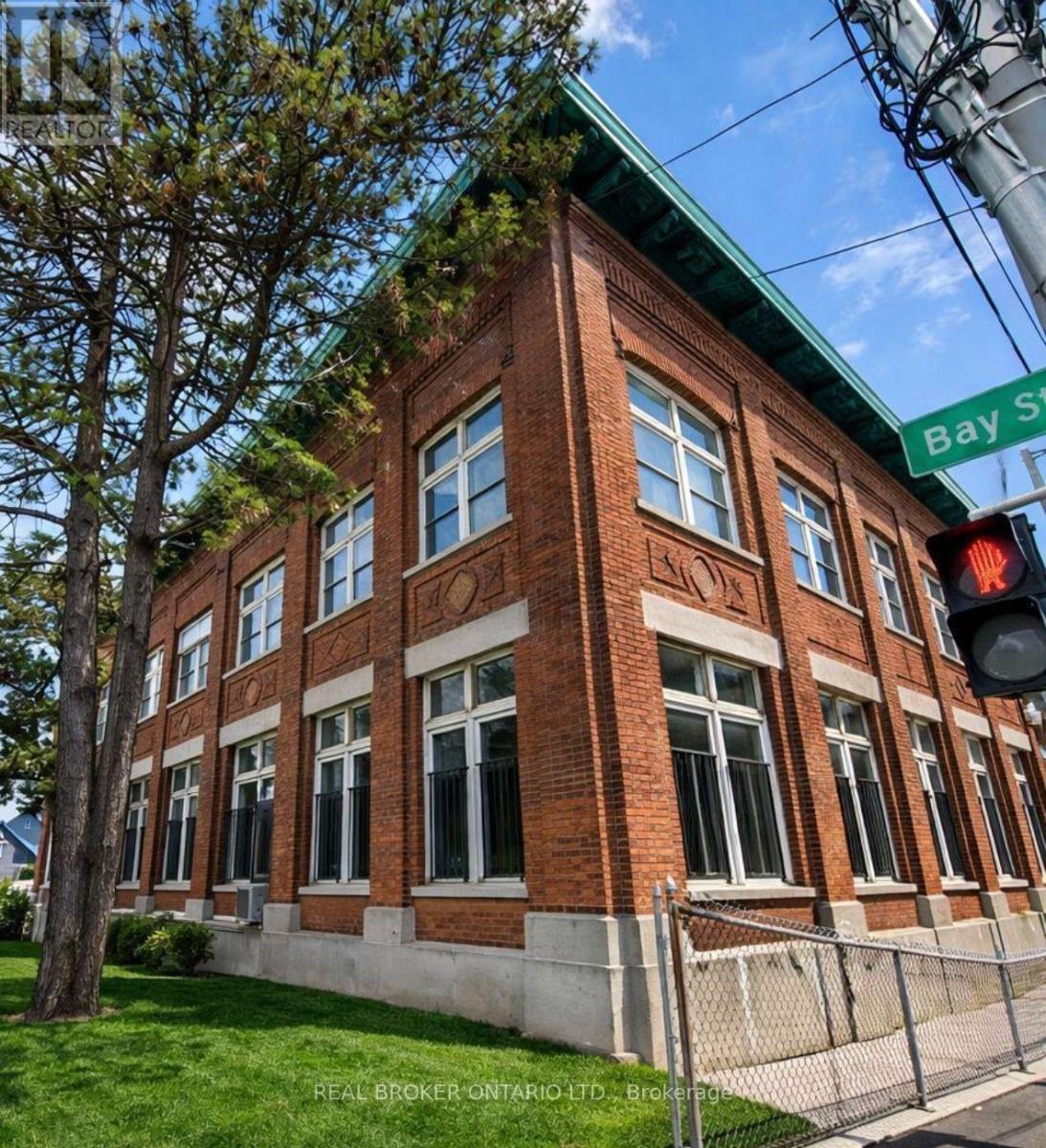 100 - 231 Bay Street N Property Photo 1