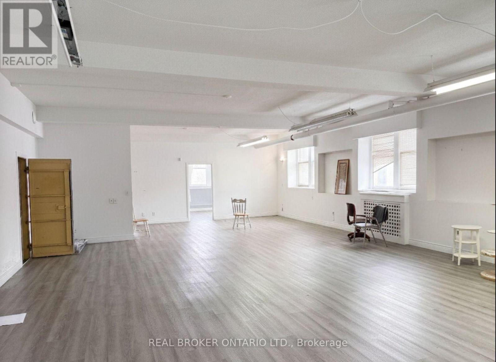 100 - 231 Bay Street N Property Photo 8