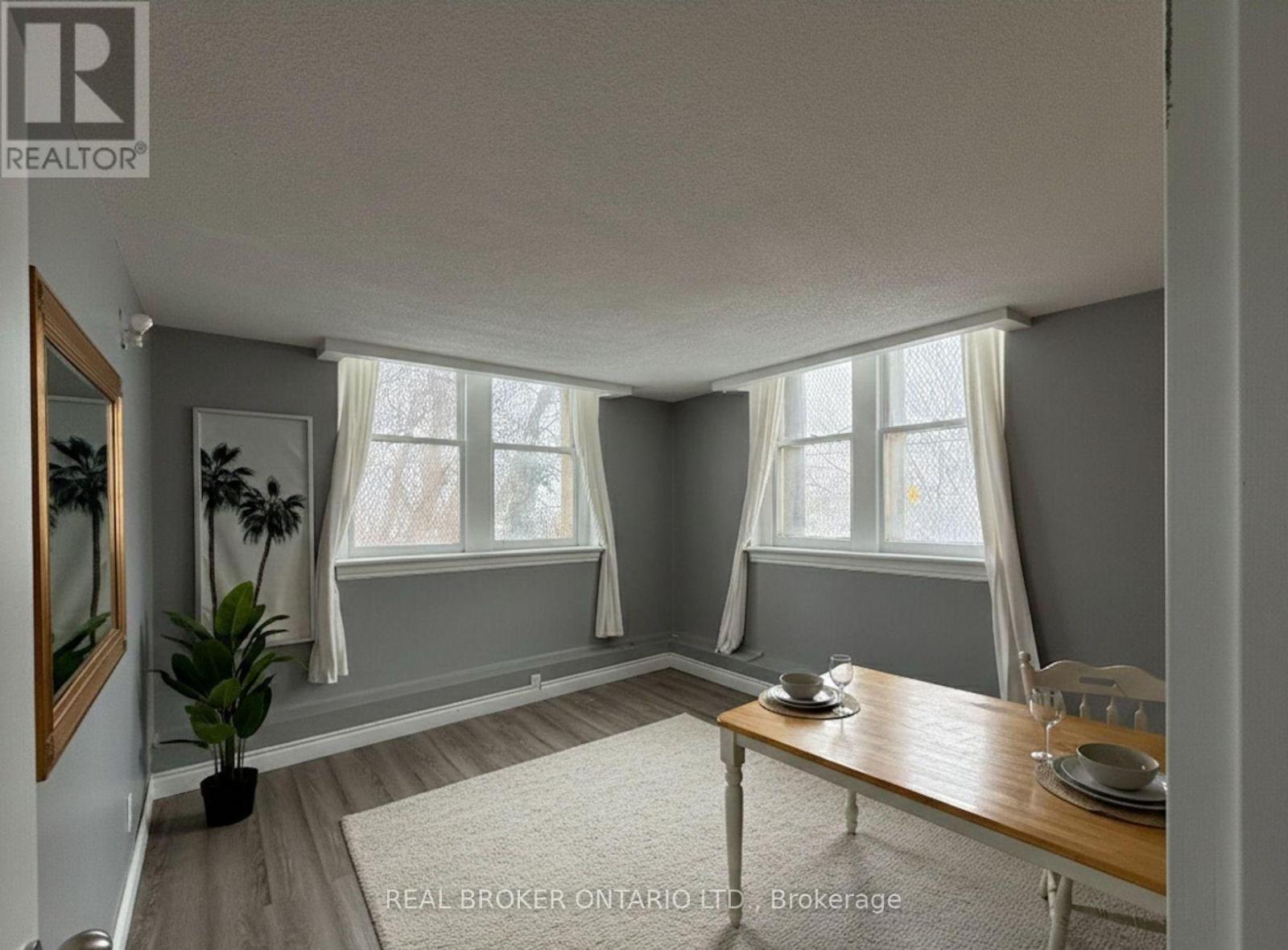 100 - 231 Bay Street N Property Photo 13