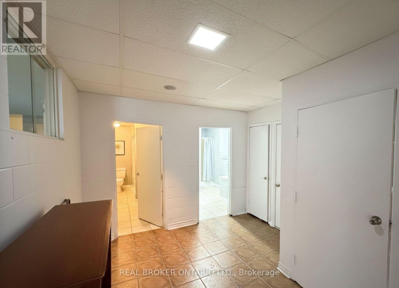 100 B - 231 Bay Street N Property Photo 12
