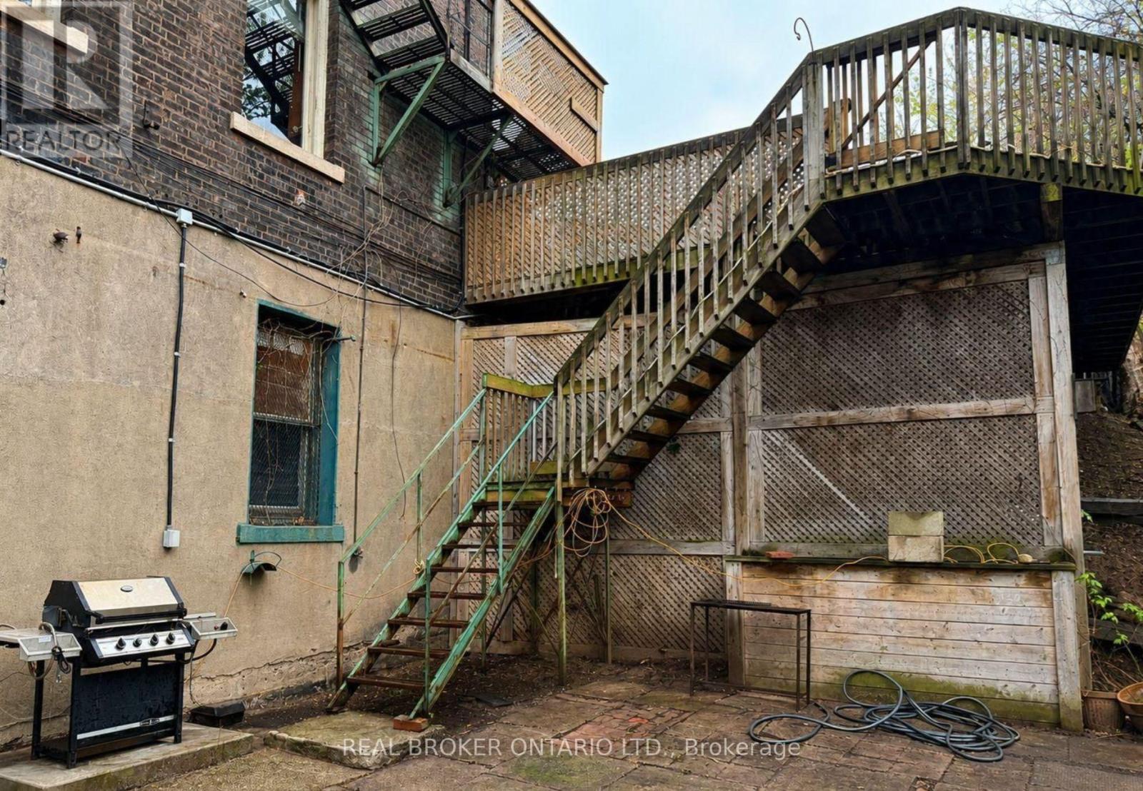 100 B - 231 Bay Street N Property Photo 16